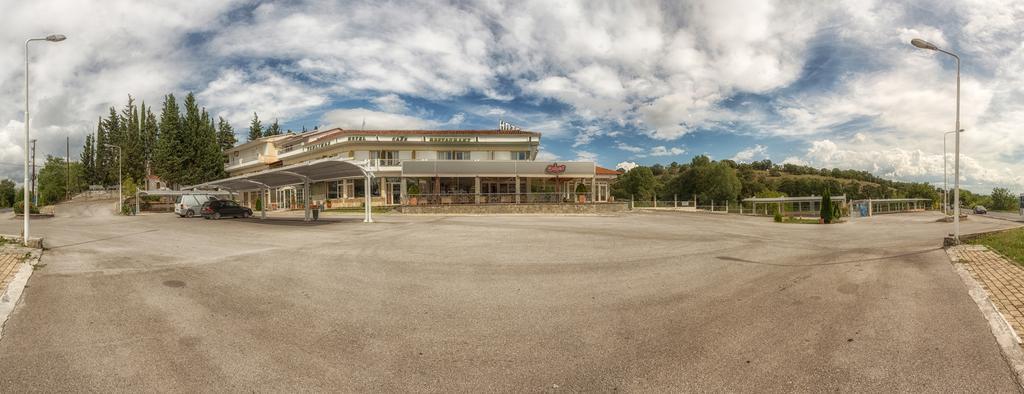 Tselikas Hotel Cozani Exterior foto